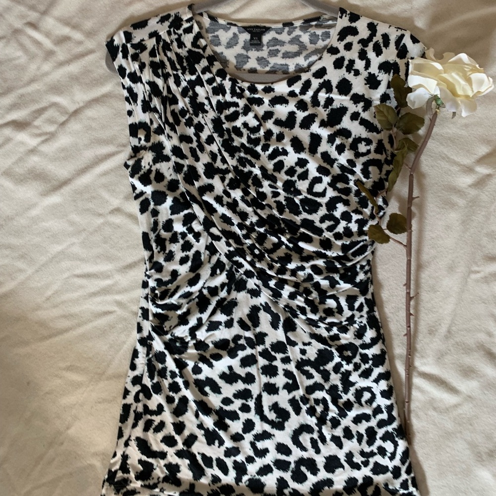 Ann Taylor Black and White patterned shirt